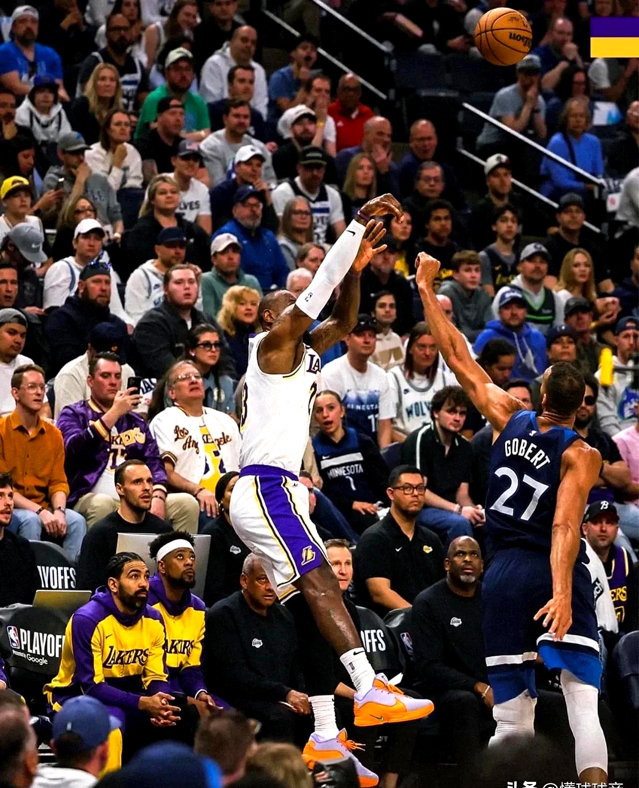 关于詹姆斯在巴塞罗那比赛中重要助攻，出色防守引发热议！上演精彩一战的信息-爱游戏体育下载