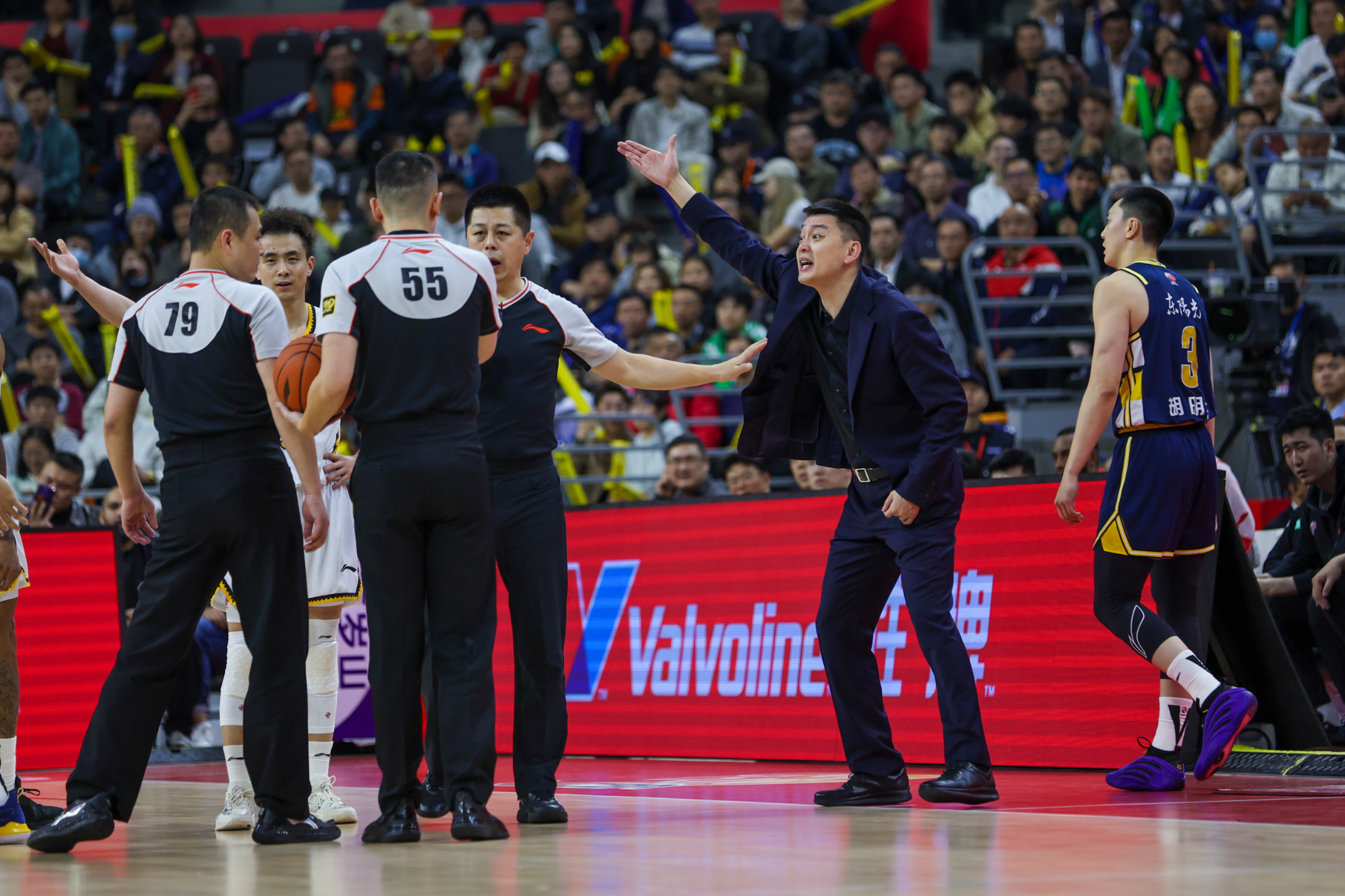 广厦男篮发布备战花絮；国际比赛日豪取连胜；欧篮联任务艰巨；球探报告显示潜力的简单介绍-爱游戏体育